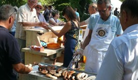 Grillstand des Rotary Clubs 